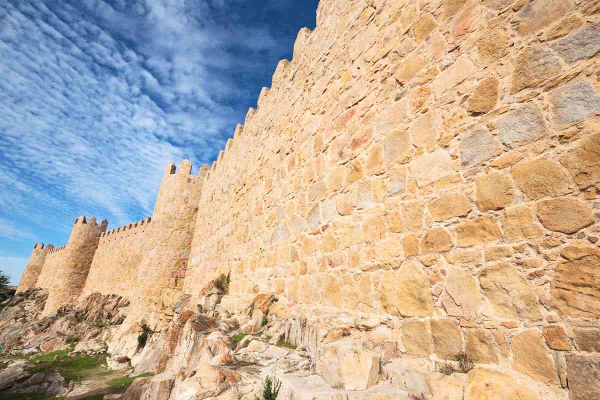 Europas största medeltida befästa stad 3 km mur och 11 ha