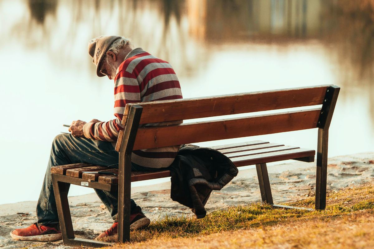 Han byggde en liten trädgårdsstuga för sin pappa