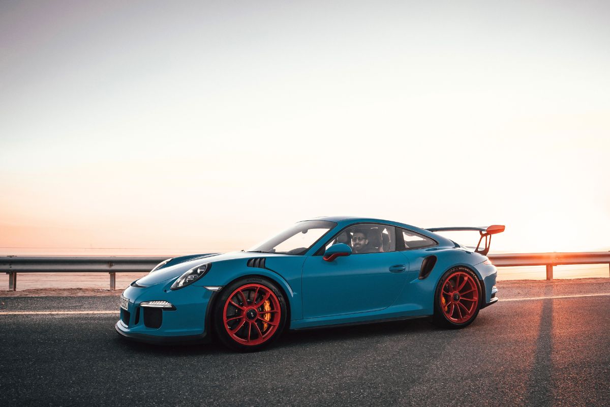 Prins Carl Philip tillbaka bakom ratten