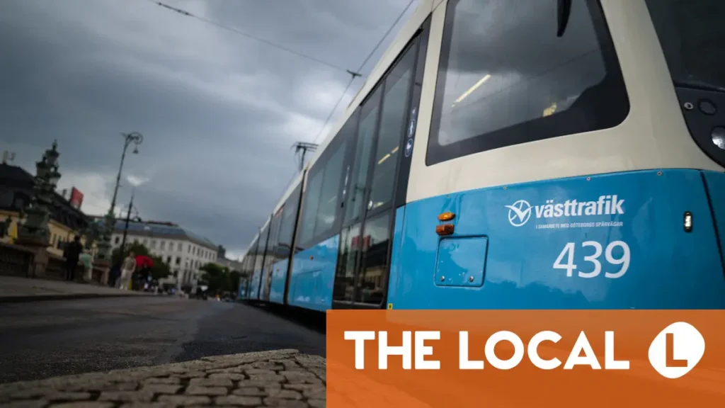 Självkörande buss kraschar med spårvagn i Göteborg första dagen