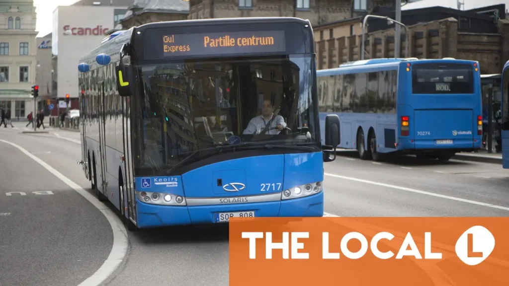 Svensk bussoperatör tar bort anti-invandringsannonser efter att förare har anmält sig